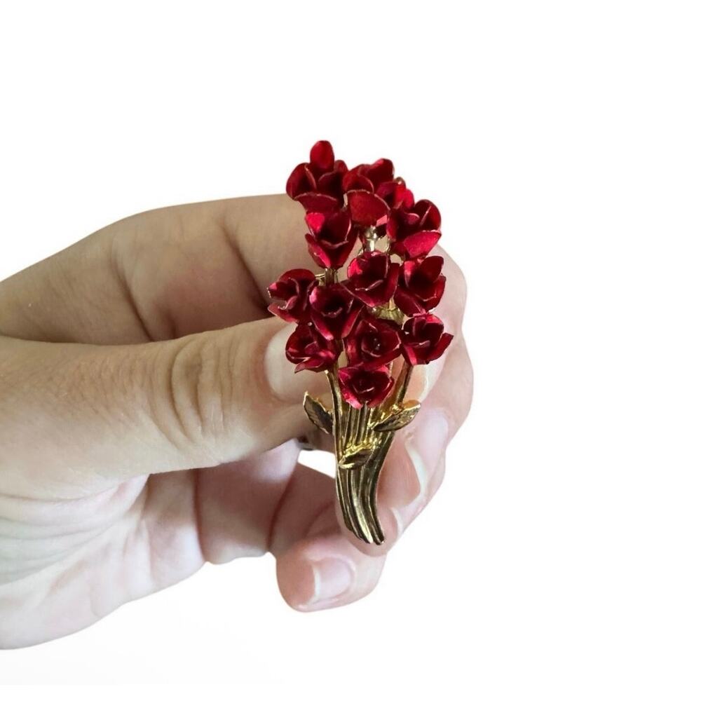 Avon A Dozen Red Roses Vintage Gold Tone Brooch Signed